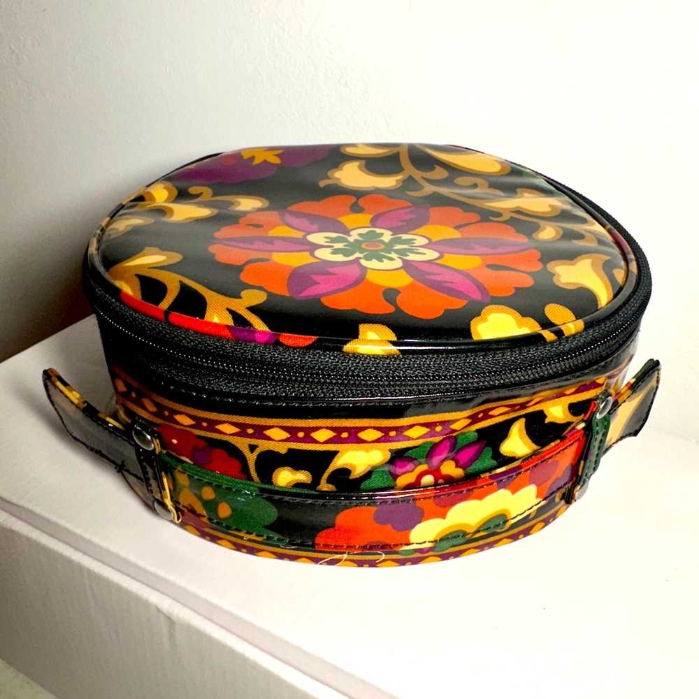 VERA BRADLEY RETIRED Suzani Vinyl/Round Hat Box/Make-Up Bag